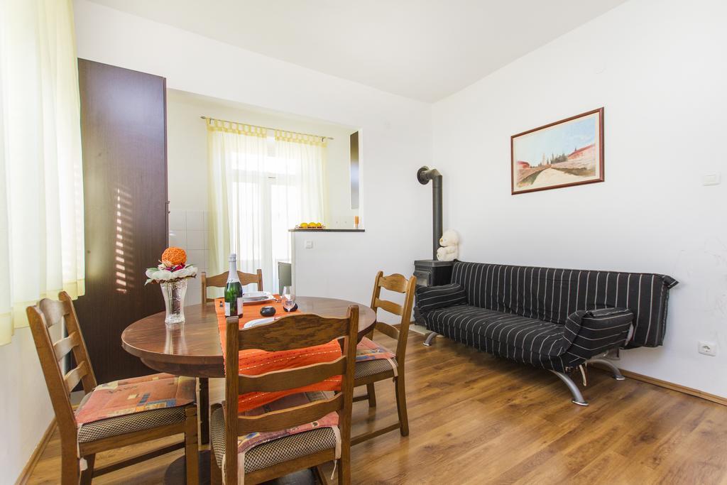 Apartment Amber Koromačno Habitación foto