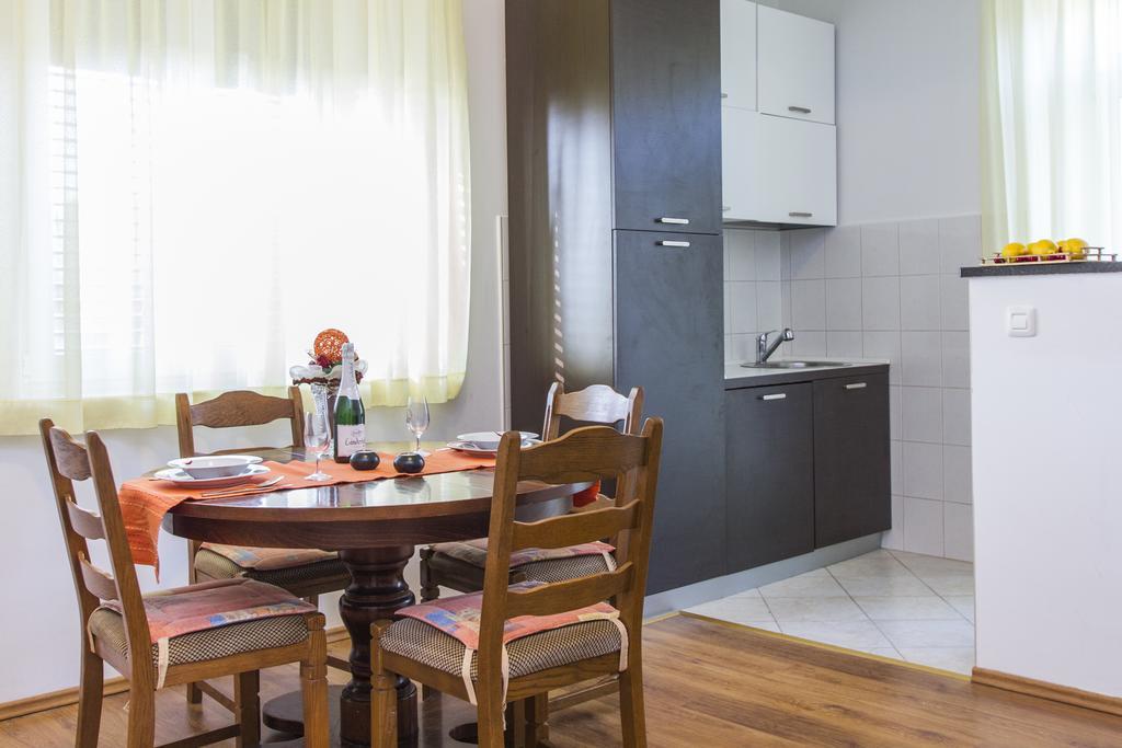 Apartment Amber Koromačno Habitación foto